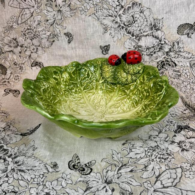 Grote diepe koolschaal met Lieveheersbeestjes