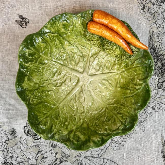 Grote diepe schaal met wortels