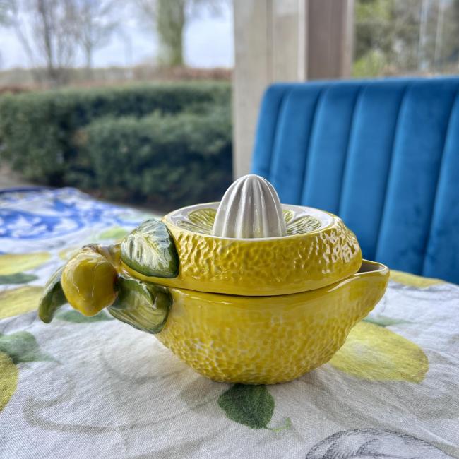 Citroenpers met opvangbakje